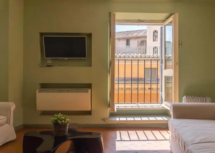 Piazza Venezia Charming & Bright Apartment