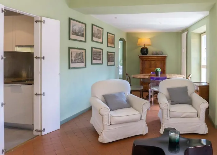 Piazza Venezia Charming & Bright Apartment