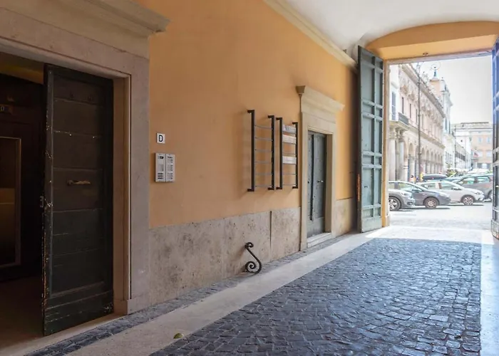 Piazza Venezia Charming & Bright Apartment